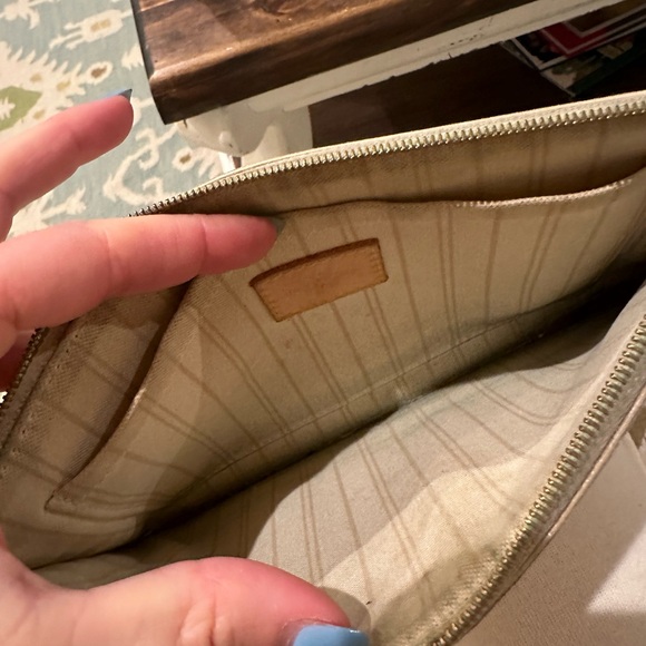 Authentic Louis Vuitton neverfull pouch wristlet - Picture 8 of 8